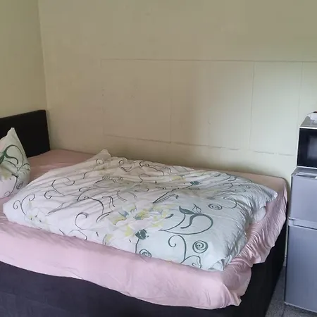 Gaestezimmer 4 Gemeinschaftsbad Frei Wlan בית אירוח